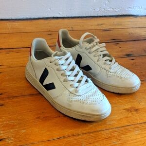 Women's Veja Sneakers Sz37